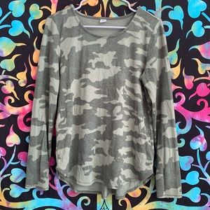 🖤 Old Navy Green Camo Long Sleeved Top
